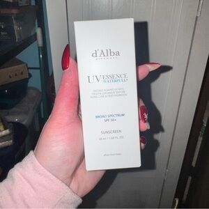 Essence waterfull sunscreen